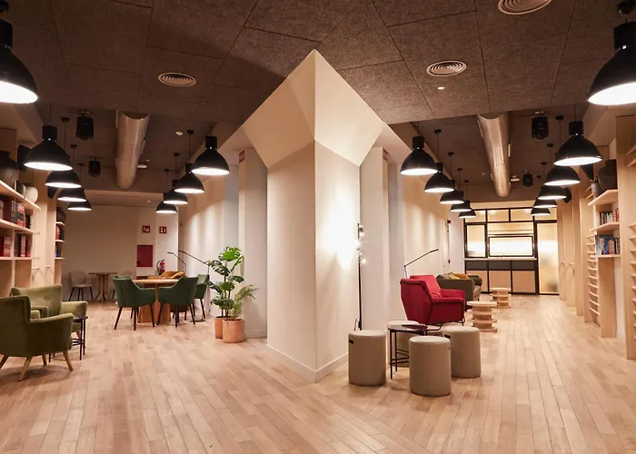 LATROUPE Prado Hostel Madrid