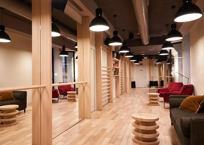 LATROUPE Prado Hostel Madrid